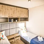 بيت للعطل Amazing Home In Nowecin With Wifi *